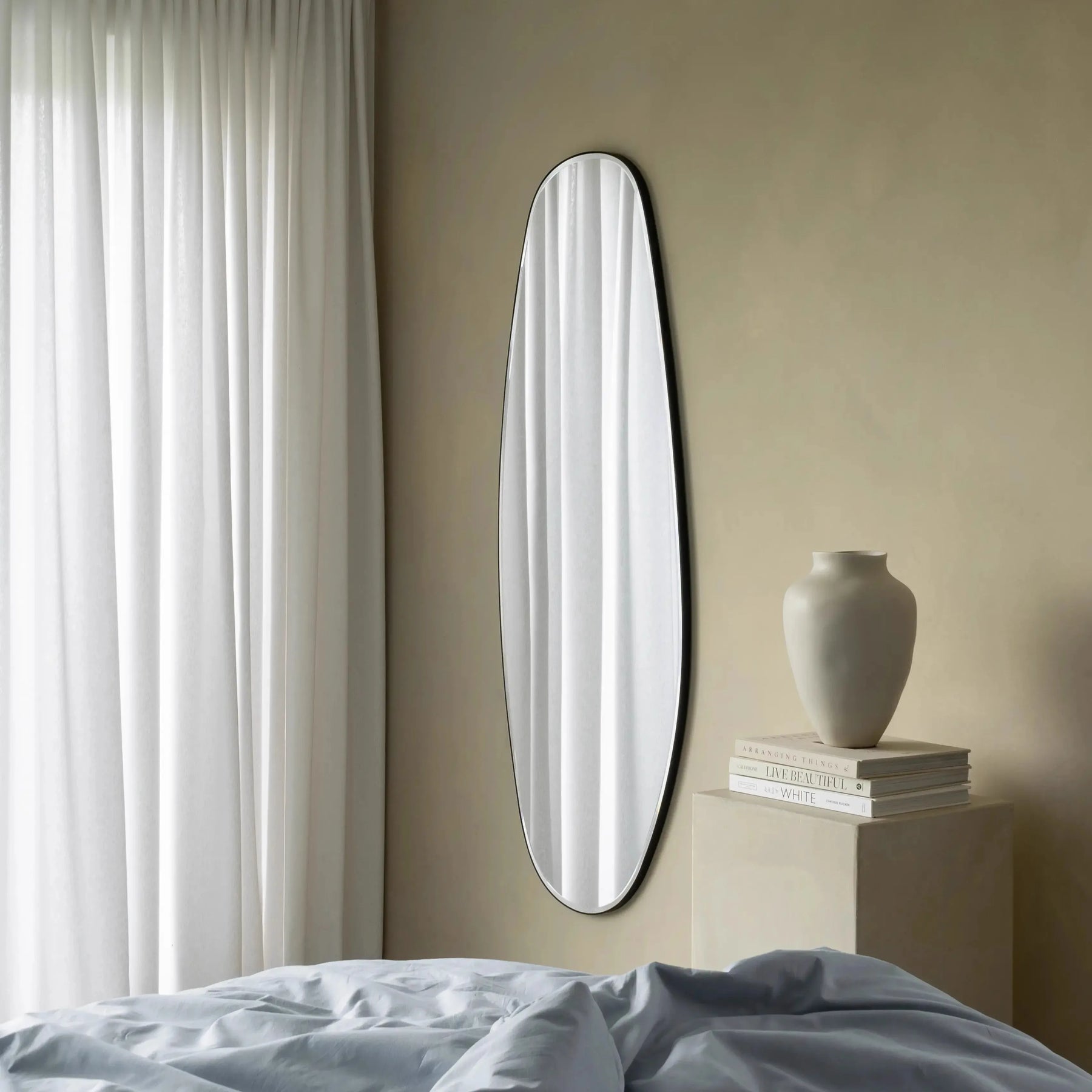 Espelho Orgânico Assimétrico de Parede – Borda Chanfrada Decorativa