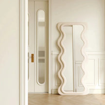 Espelho Ondulado Corpo Inteiro – Design Orgânico Sofisticado