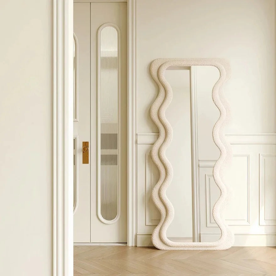 Espelho Ondulado Corpo Inteiro – Design Orgânico Sofisticado