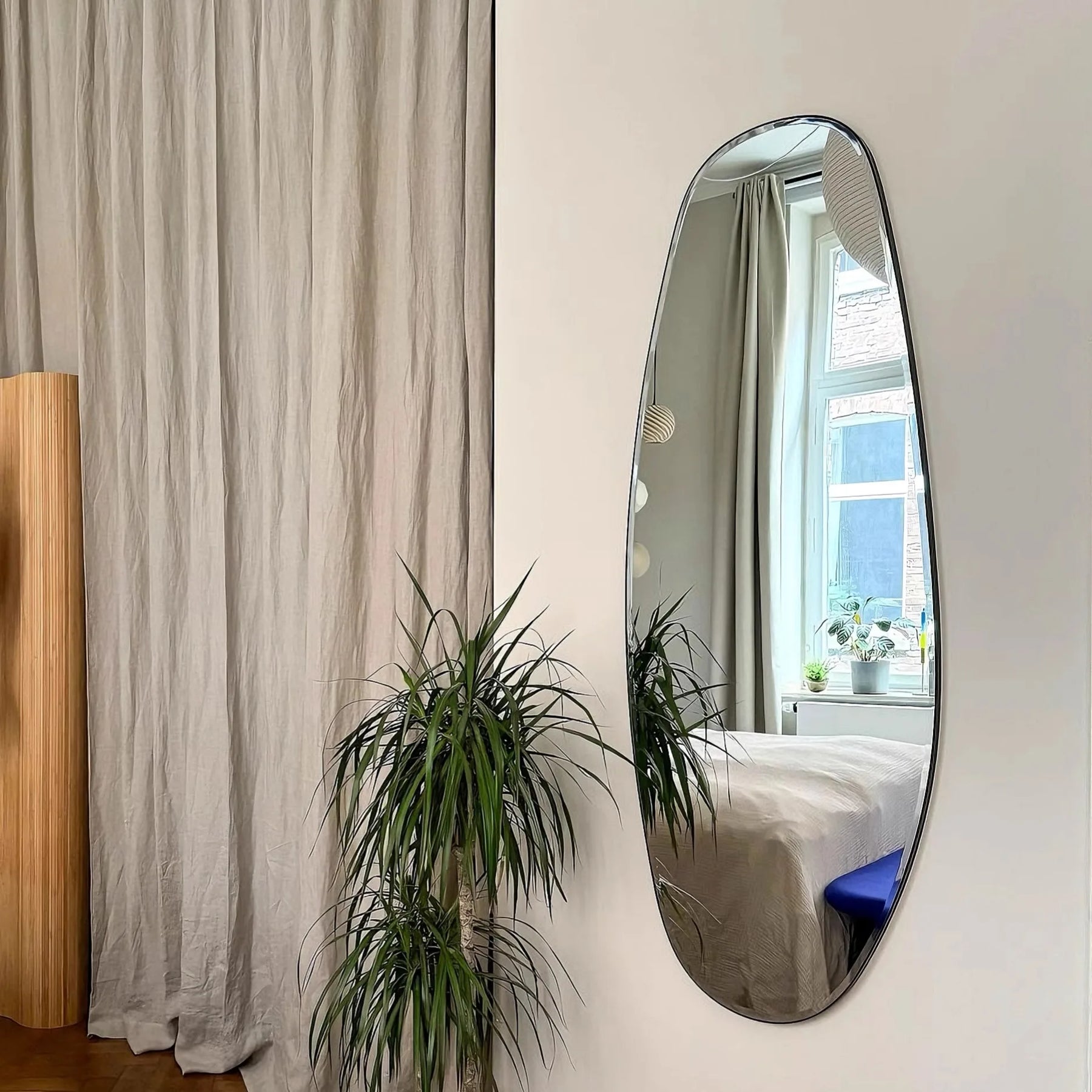 Espelho Orgânico Assimétrico de Parede – Borda Chanfrada Decorativa