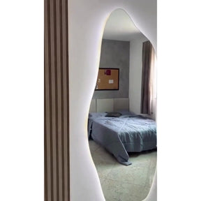 Espelho Orgânico Flame com LED 110 x 50 centímetros